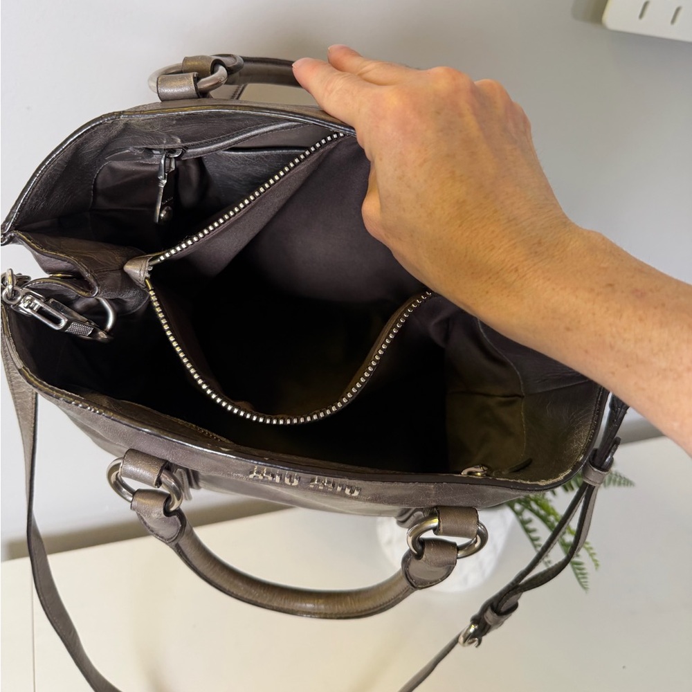 Vintage Miu Miu Vitello Shine In FUMO Gray Leather Shoulder Satchel - Picture 12 of 16